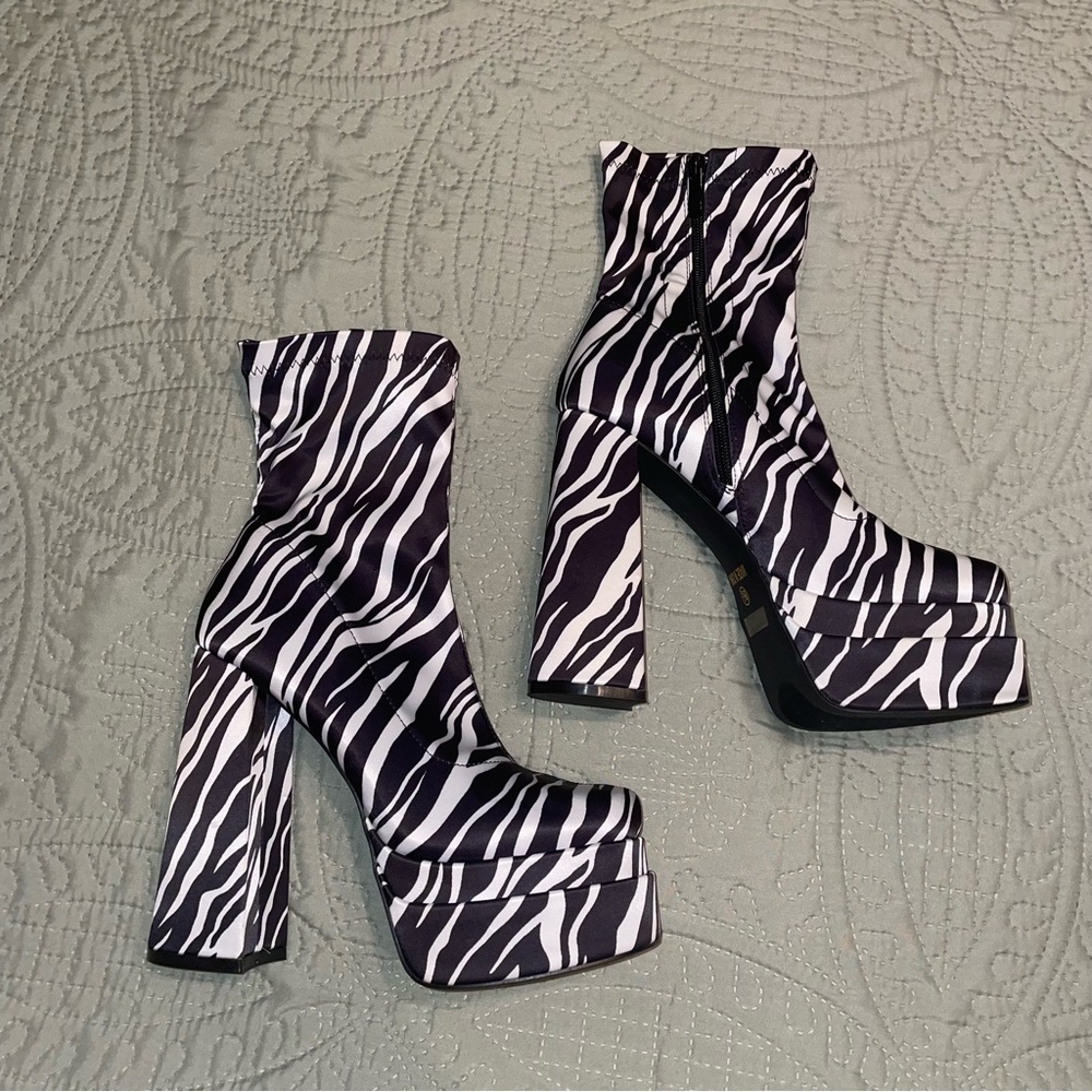 🖤🤍Glaze brand platform 6 inch heel boots size 8.5